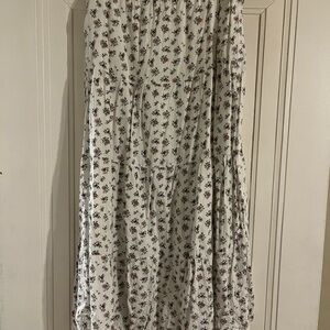 Chic Floral Maxi Skirt in Cream and Red